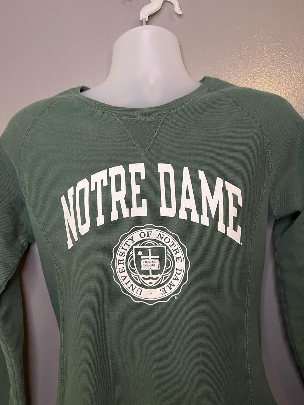 Notre Dame Fighting Irish Sweatshirt Womens Small Green NCAA Crewneck Champion